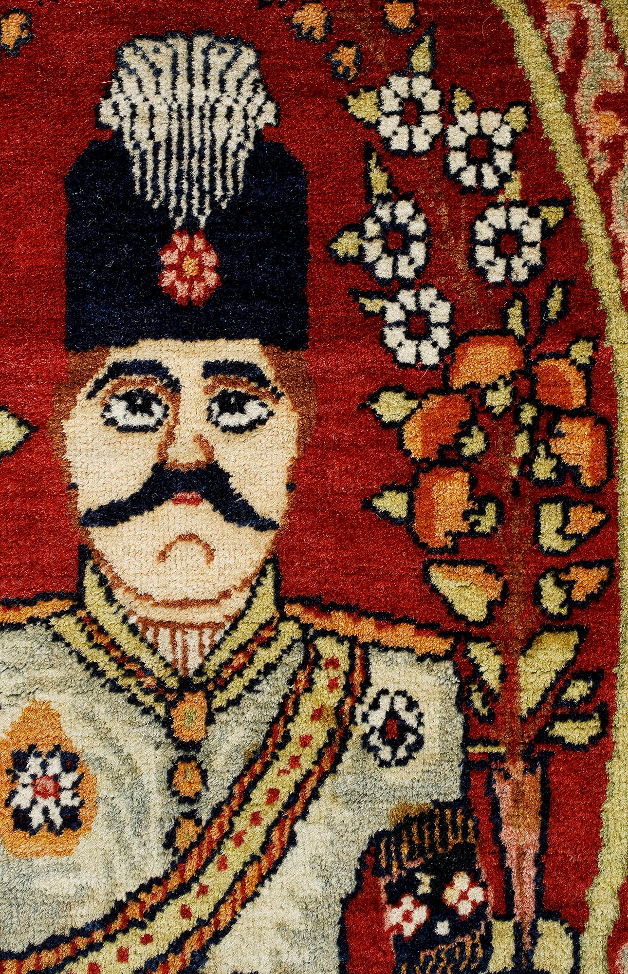 MATTA, semiantik Kirman Laver figural, ca 81x58 cm.