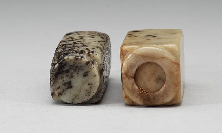 A set of two archaistic stone vessels, Qing dynasty.