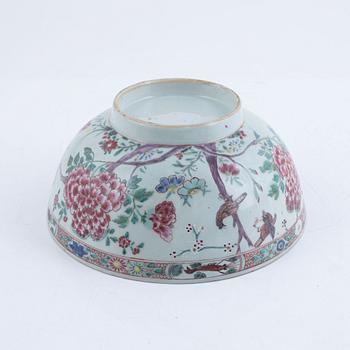 A Famille Rose bowl, export porcelain, China, Qianlong (1736-95).
