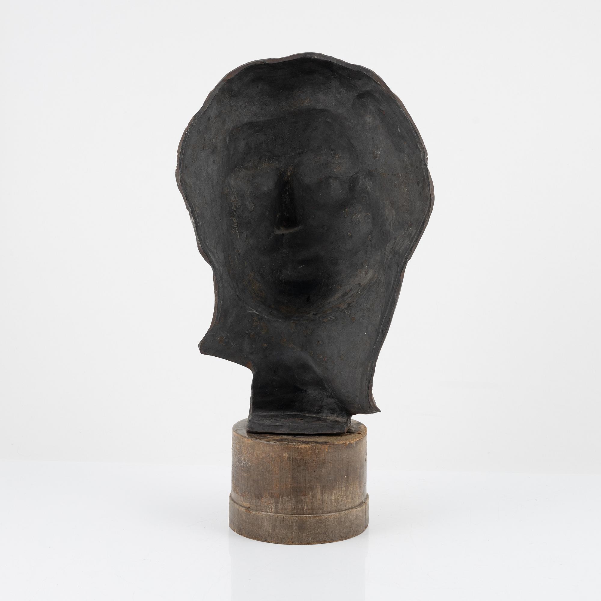 A iron sculpture, 20th century.