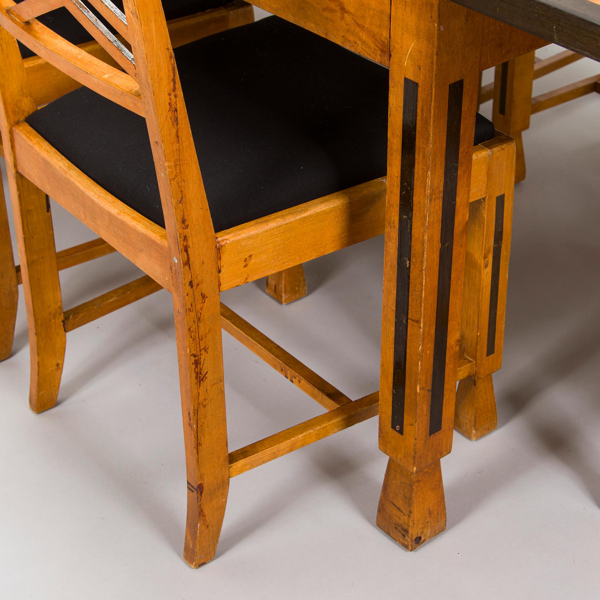 A 1920s/30s century dining table and set of 6 + 2 chairs.