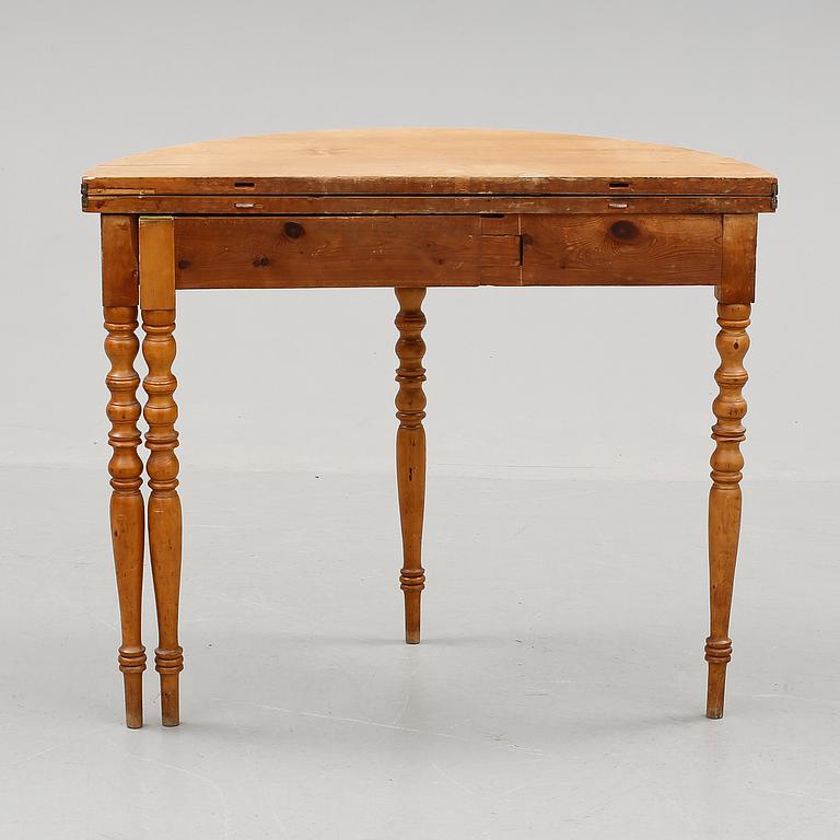 MÅNBORD, nyrenässans, 1900-talets början.