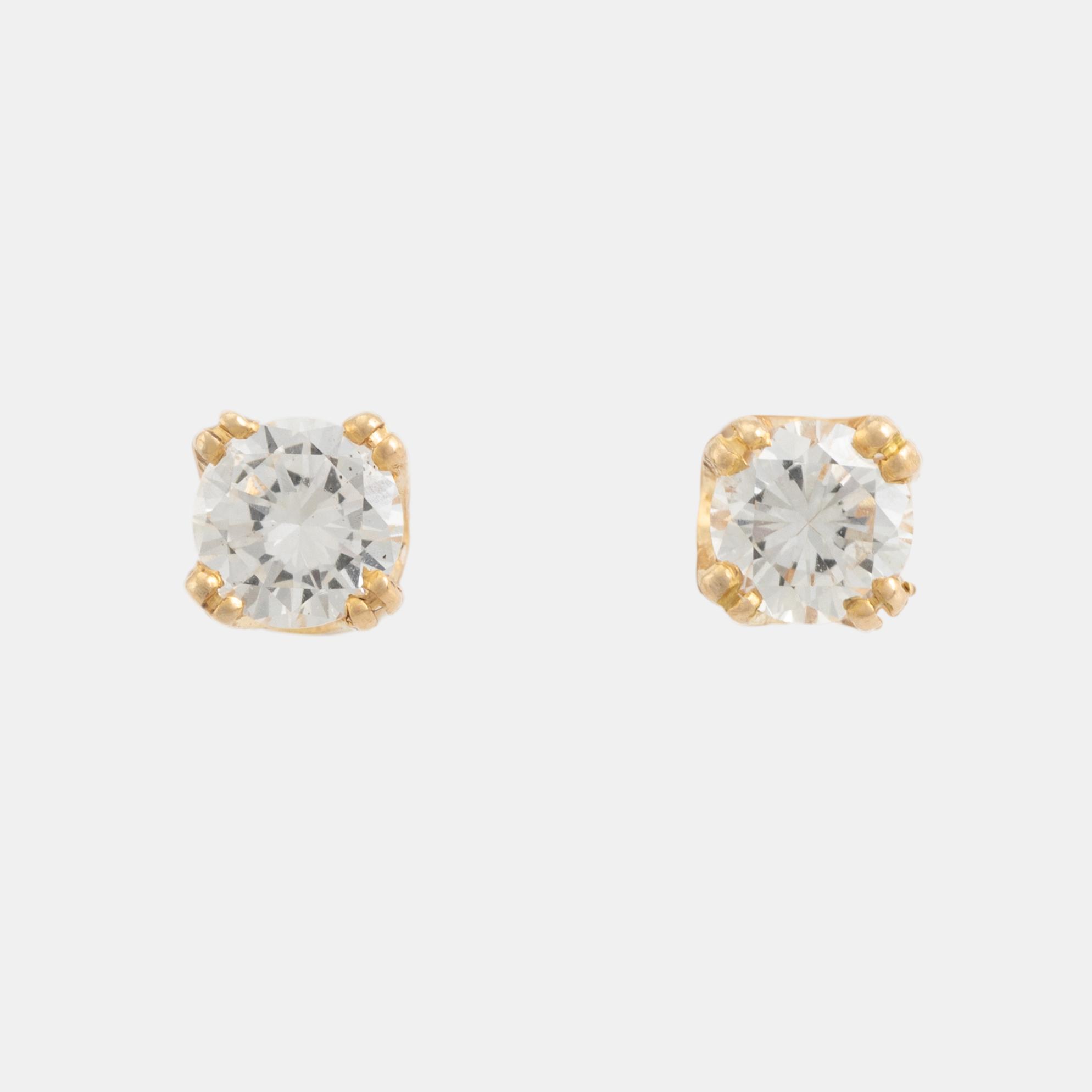 Brilliant cut diamond earrings.