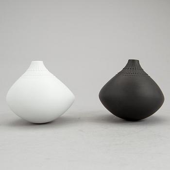 TAPIO WIRKKALA, vaser, 2 st, porslin "Pollo", Studio-Line Rosenthal.