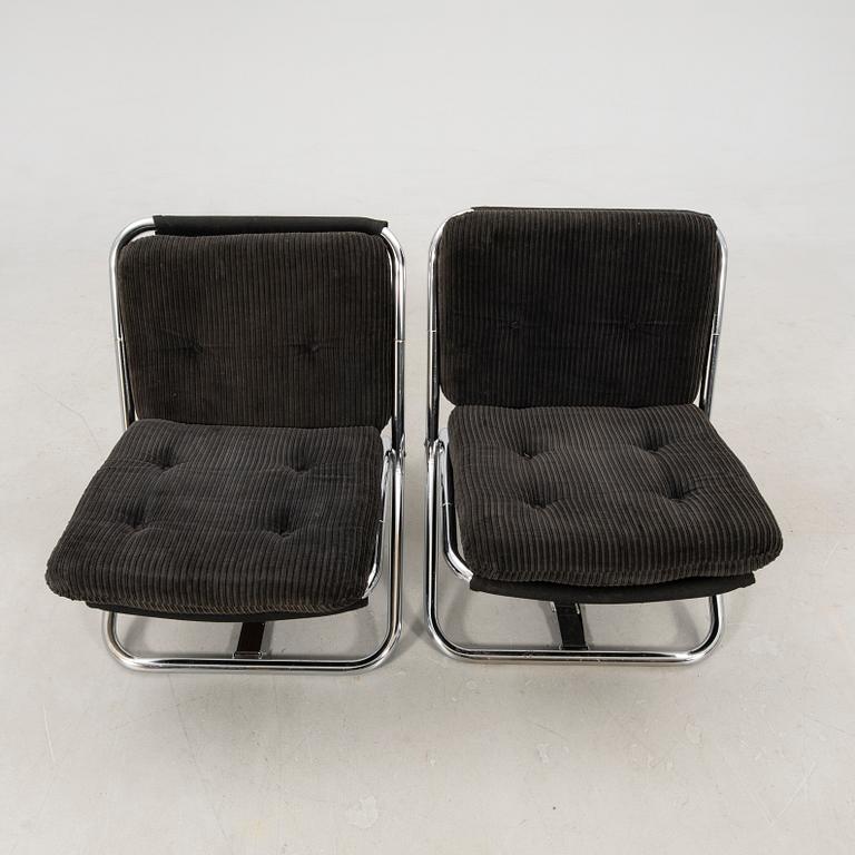 Armchairs, a pair, likely from Värnamo Sängkläder AB, latter part of the 20th century.