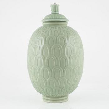 Gunnar Nylund, a lidded urn, Rörstrand, 1930's/40's.