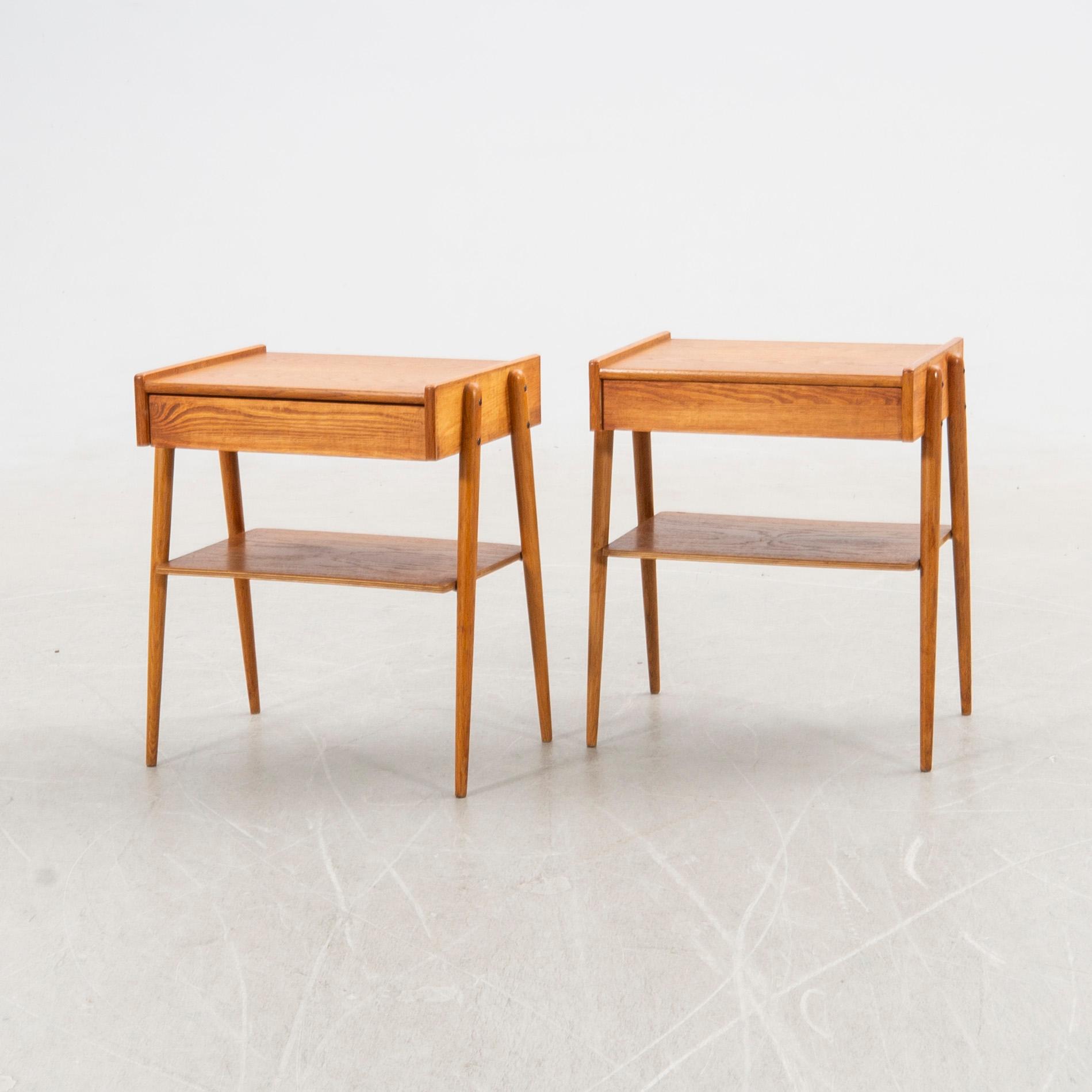 Sängbord ett par 1900-talets mitt.