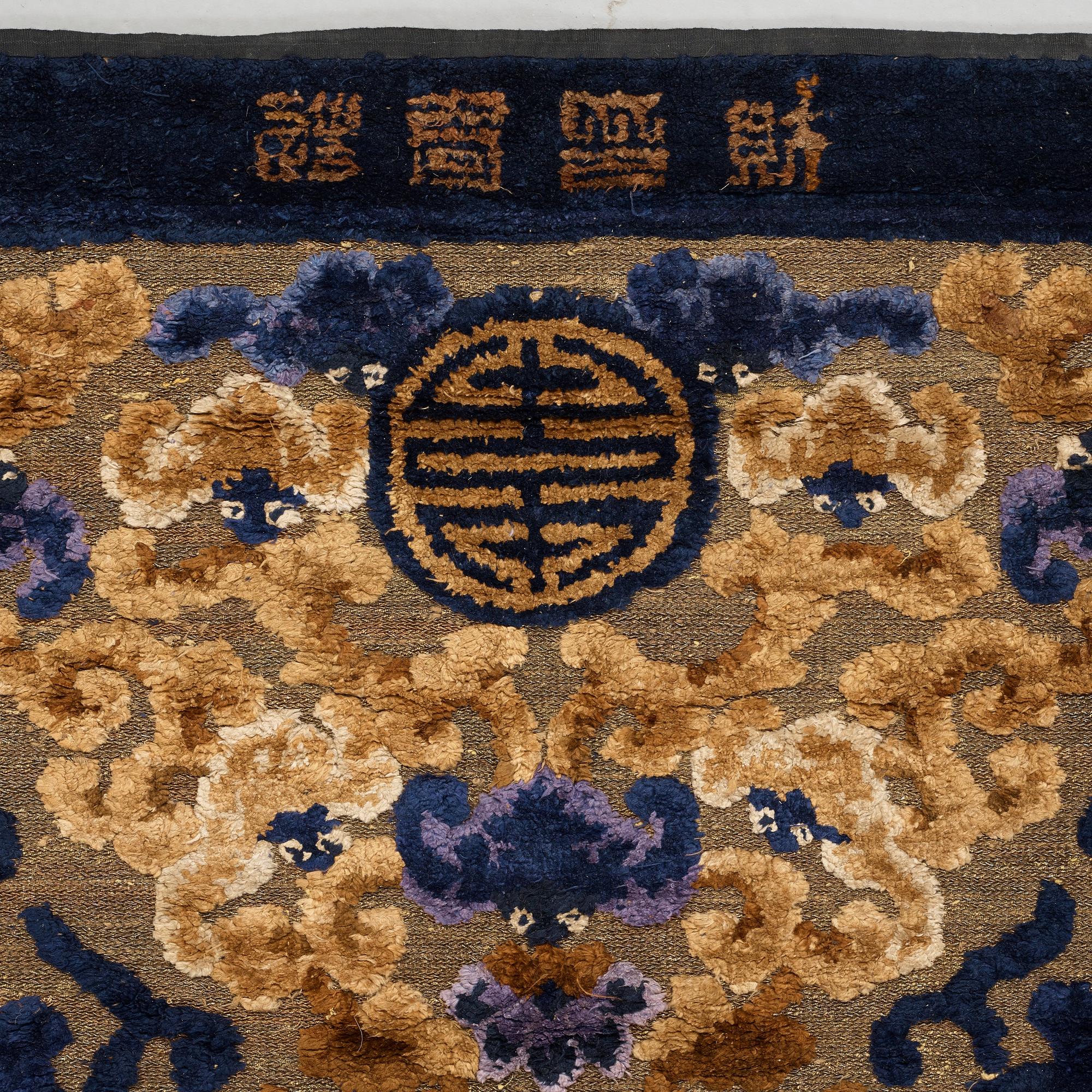 CARPET. Antique silk China relief. 212 x 125 cm. Late Qing dynasty (1644–1911).