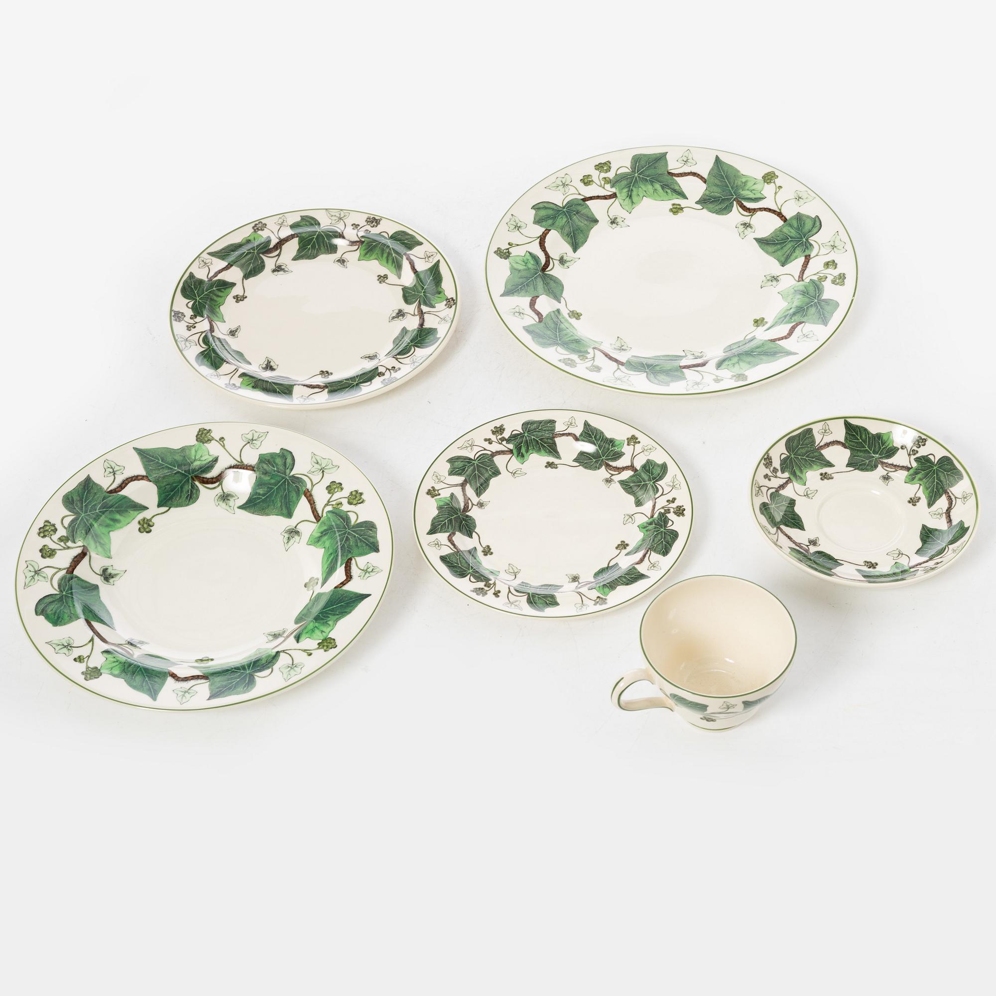 Mat- och kaffeservis, flintgods, 60 delar, "Napoleon Ivy", Wedgwood, England.