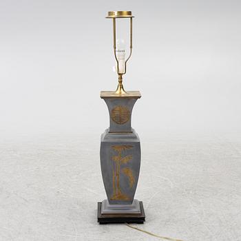 Bordslampa, metall, Kina 1900-tal.