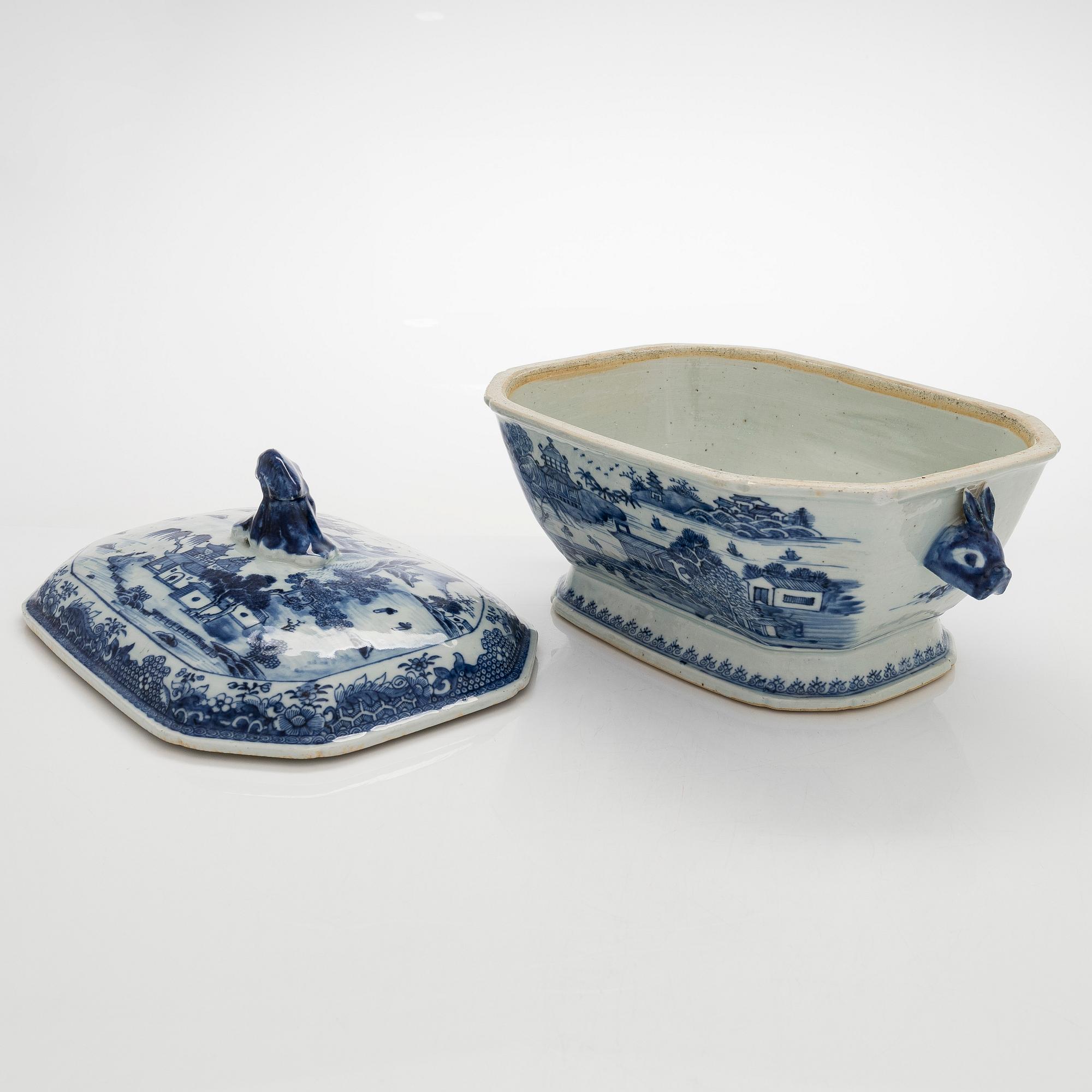 A blue and white tureen with cover and a dish, Qing dynasty, Qianlong (1736-95).