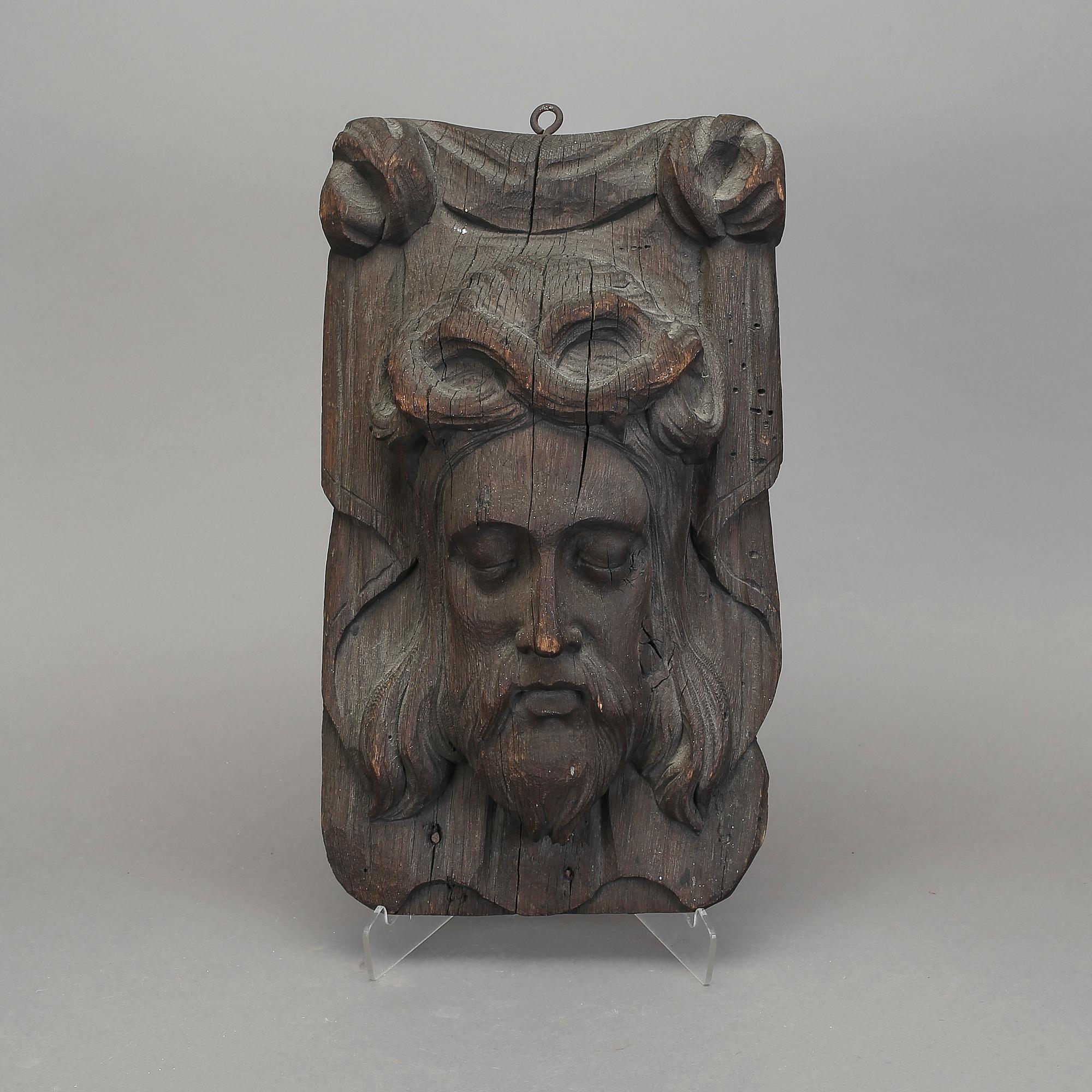 VÄGGSKULPTUR, huggen ek. Sannolikt 1800-talets slut.
