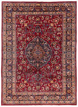 Matta, Meshed, ca 344 x 245 cm.