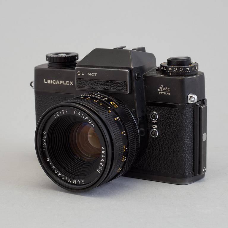 KAMERA LEICAFLEX SL MOT, nr 1342037, 1973. Med Summicron-r 1:2/50. Instruktionsbok för Leica SL2  medföljer.