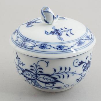 29 pieces of a "Zwiebelmuster" porcelain service, Meissen, Germany.