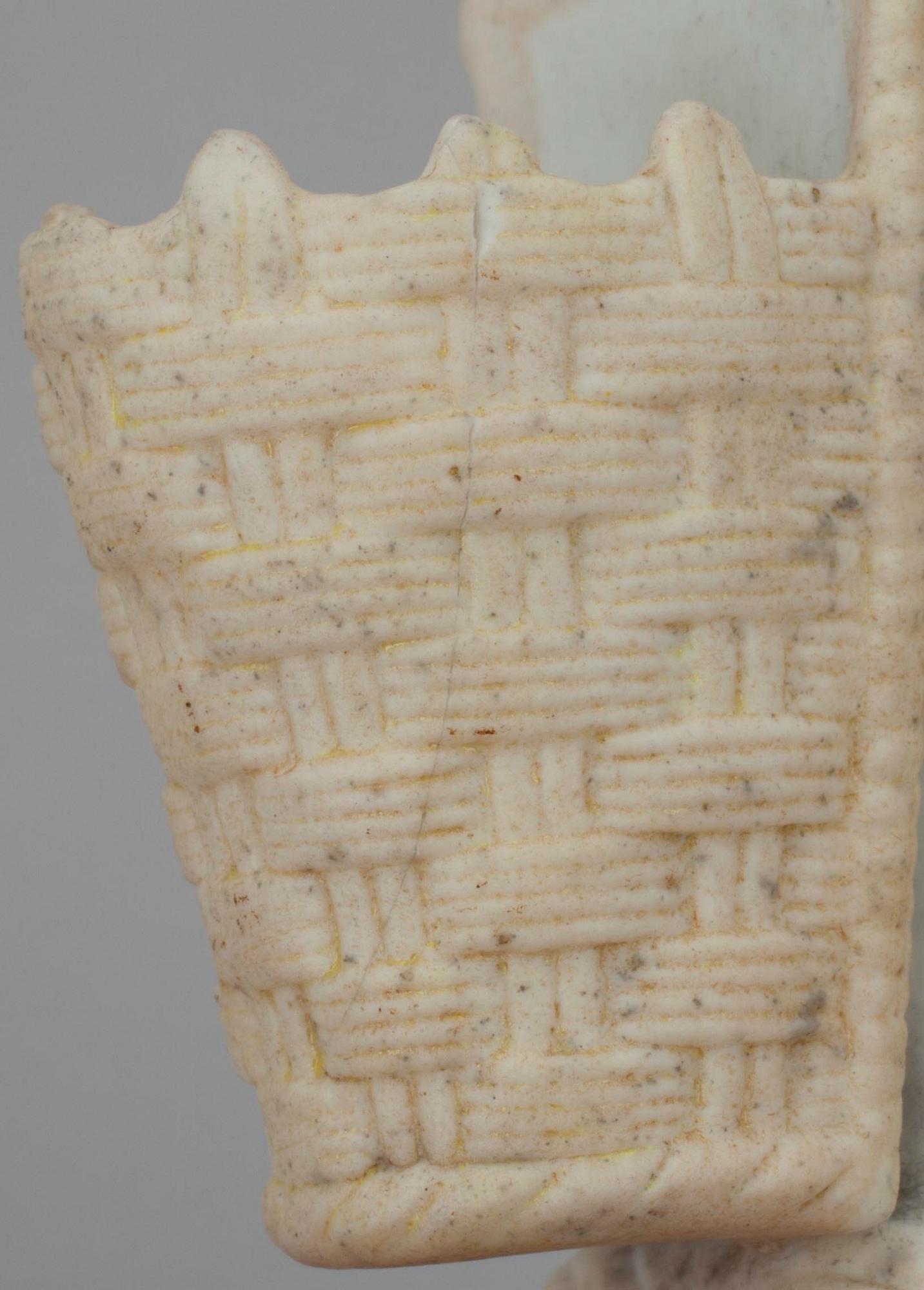 FIGURIN, biskviporslin, Kuznetsov Dmitrov fabriken 1891-1917, Ryssland.