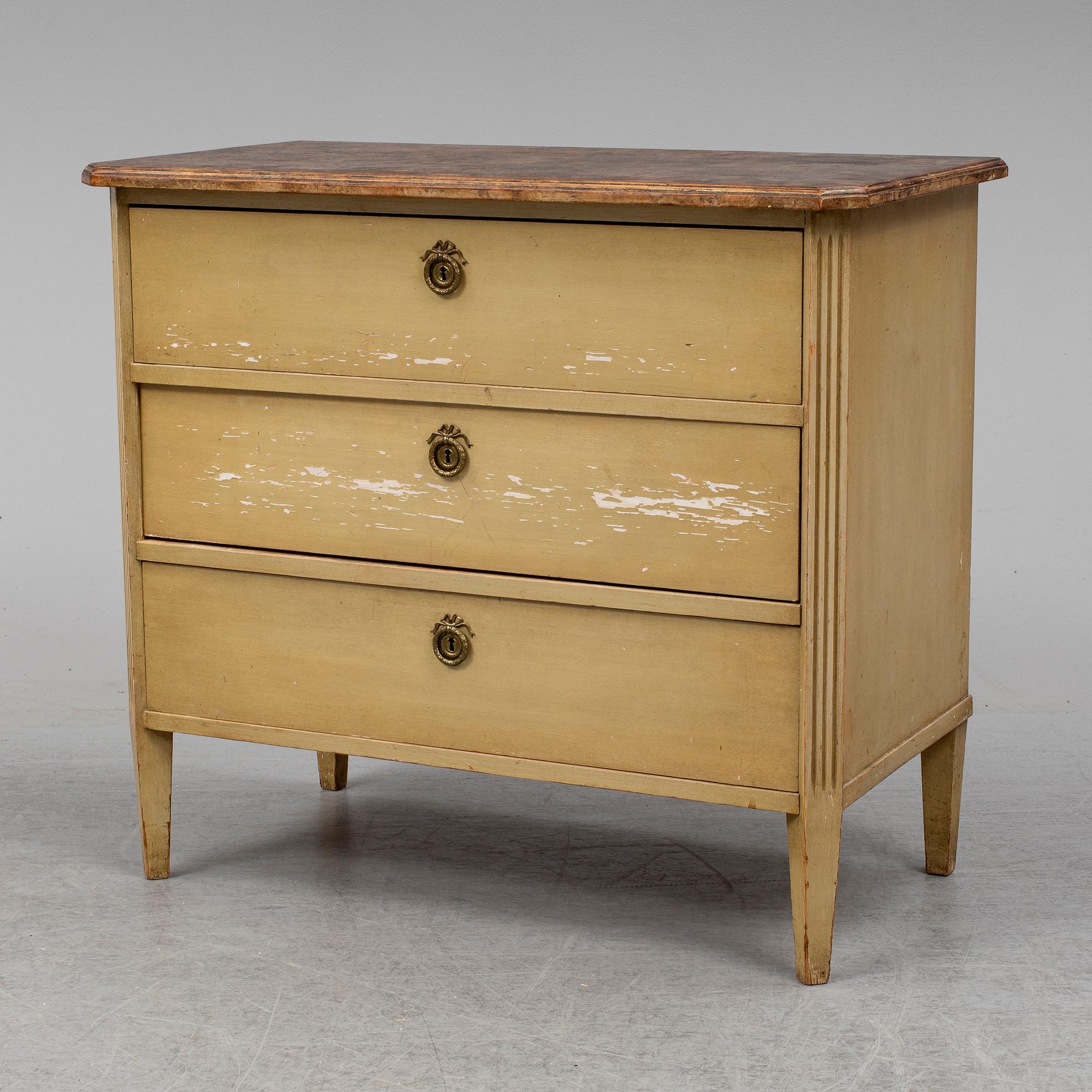 A first half of the 20th Century Gustavian style chest of drawers.
