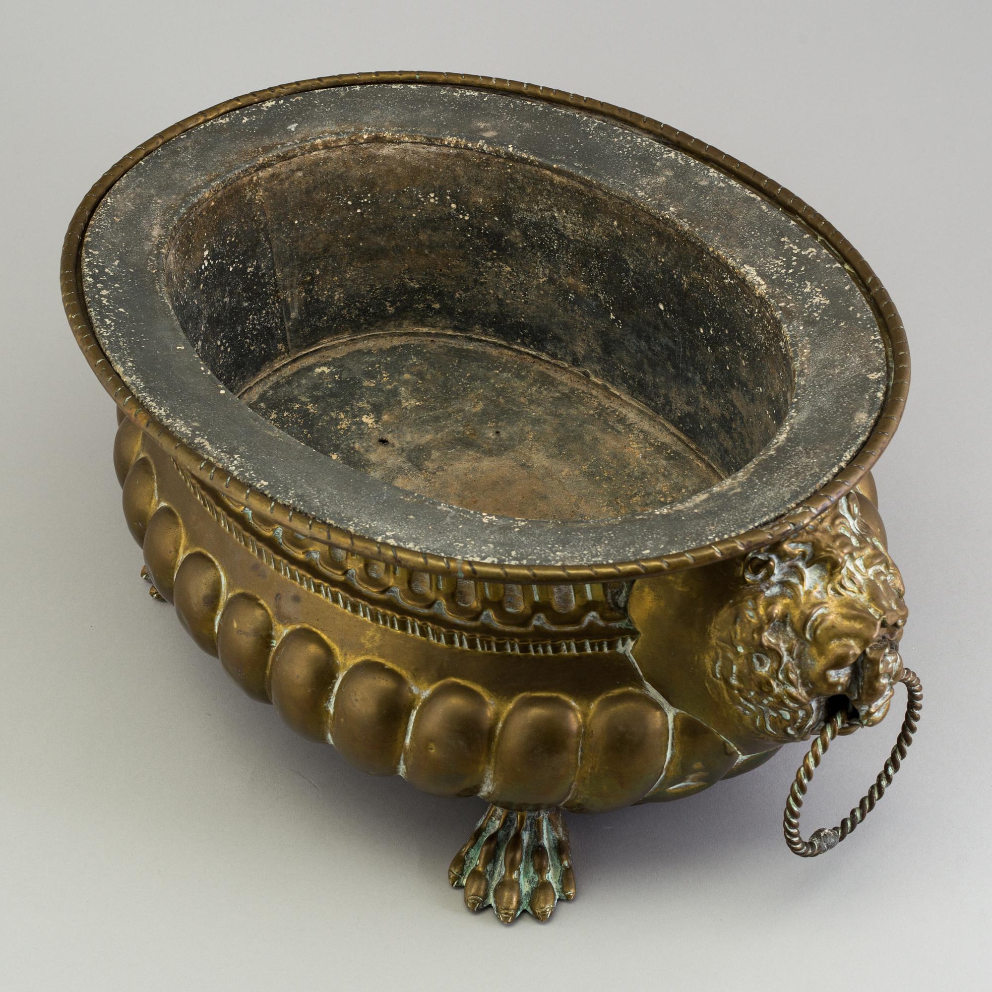 AN 18TH CENTURY BRASS JARDINIERE.