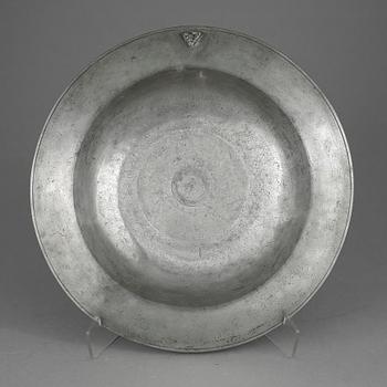 FAT, tenn, otydliga stämplar, märkt 1636.