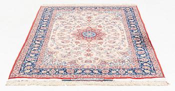 Matta, Isfahan, signerad (Ahmad) Seirafian, ca 178 x 110 cm (samt en kortsida med 3 cm slätväv).