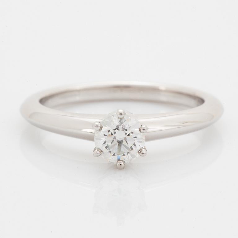 Tiffany & Co, Brilliant-cut diamond ring, 0,40 ct, with certificate.