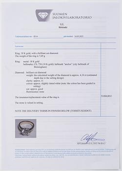 Sormus, 18K kultaa ja briljanttihiottu timantti, Birminham, Englanti.