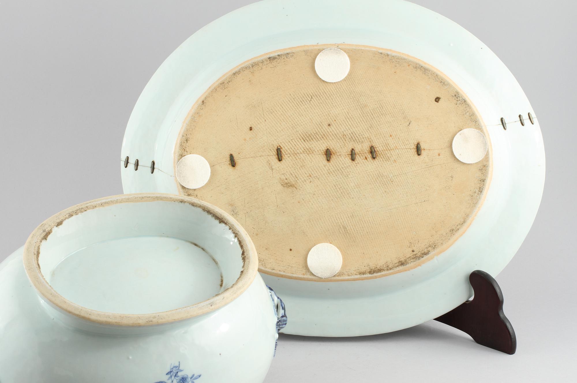 FAT samt TERRIN MED LOCK, porslin, Kina, 1700-tal.