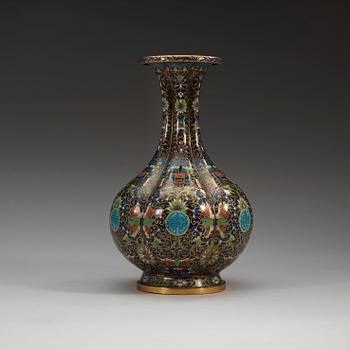 A cloisonné vase decorated with bats and flowers and the character "shou" for long life. Late Qing dynasty, 19th Century.