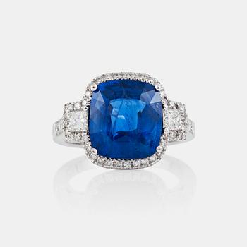 A sapphire, 6.81 cts, and diamond, 0.85 ct, ring. Weights according to engraving.