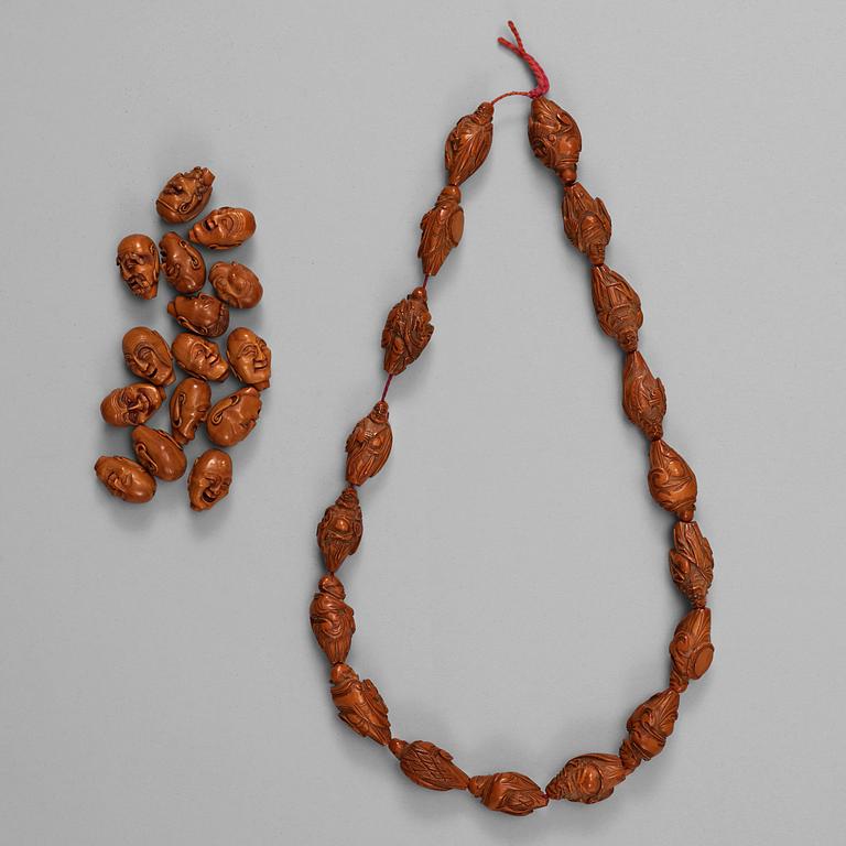 A carved peach stone 'shou chuan' Rosary bracelet, late Qing dynasty (1644-1912).