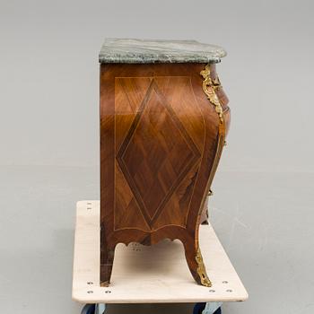 BYRÅ, rokoko, delvis 1700-tal.