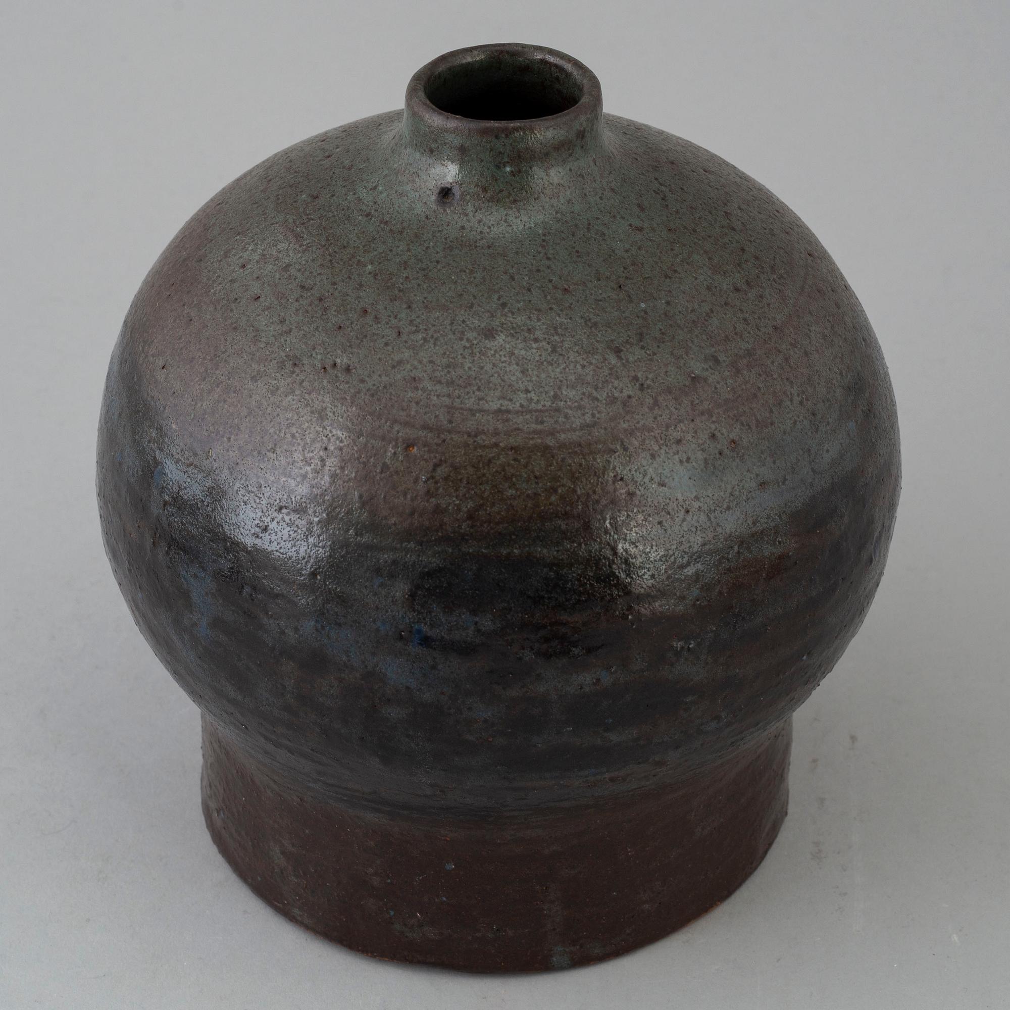A Greta Åkesson stoneware vase, executed in Malmö Sweden 1960's.