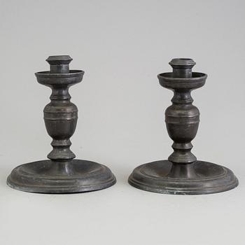 A PAIR OF BARQUE PEWTER CANDLESTICKS, 17th/18th century.