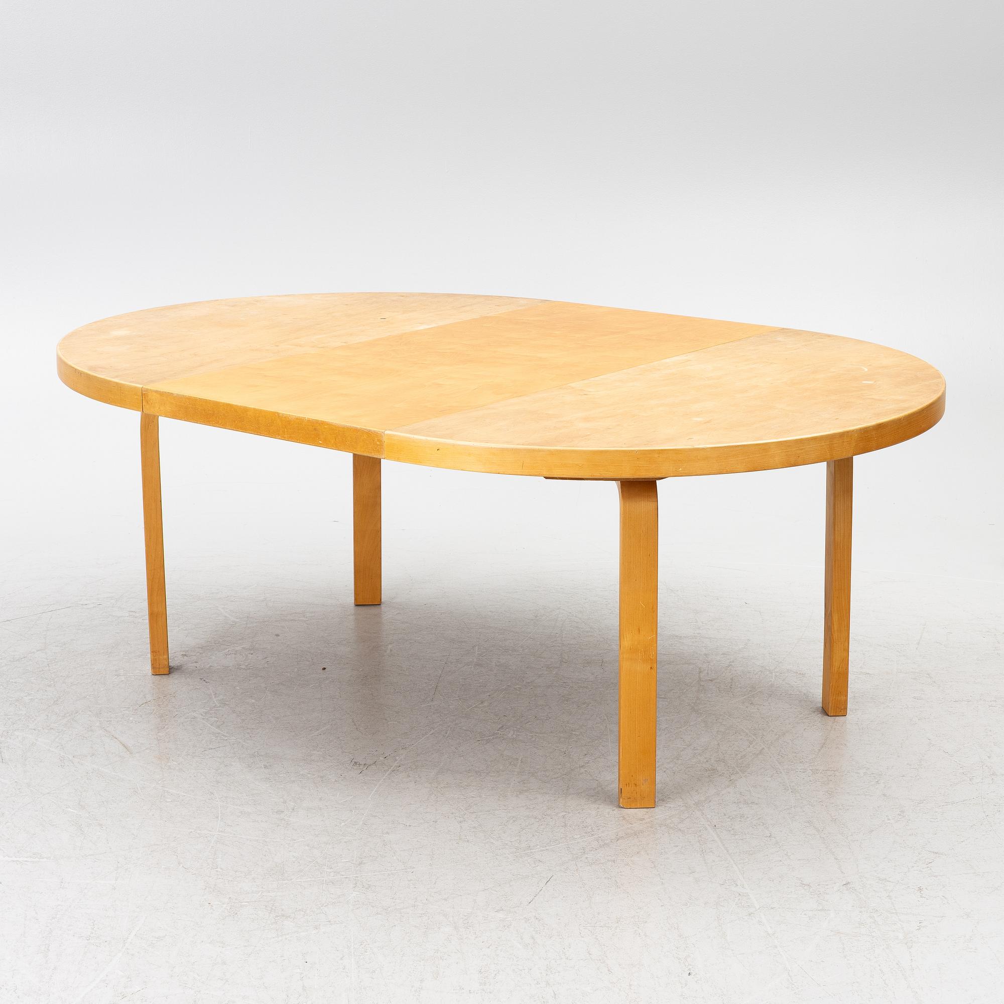 Alvar Aalto, a dining table, model 90, O.Y. Huonekalu- ja Rakennustyötehdas A.B, mid-20th century.