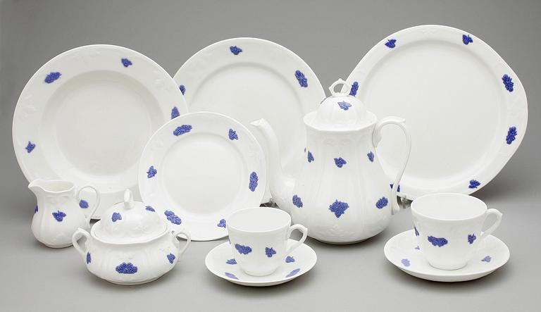 KAFFE samt MATSERVIS, 69 delar, porslin, "Blå blom", Gustavsberg, 1900-tal.