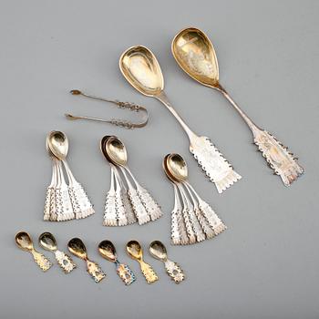 SAMLING SAMESKEDAR, 26 st snarlika samt SOCKERTÅNG, silver, bl a Fritz Olsson. Vikt ca 397 gram.