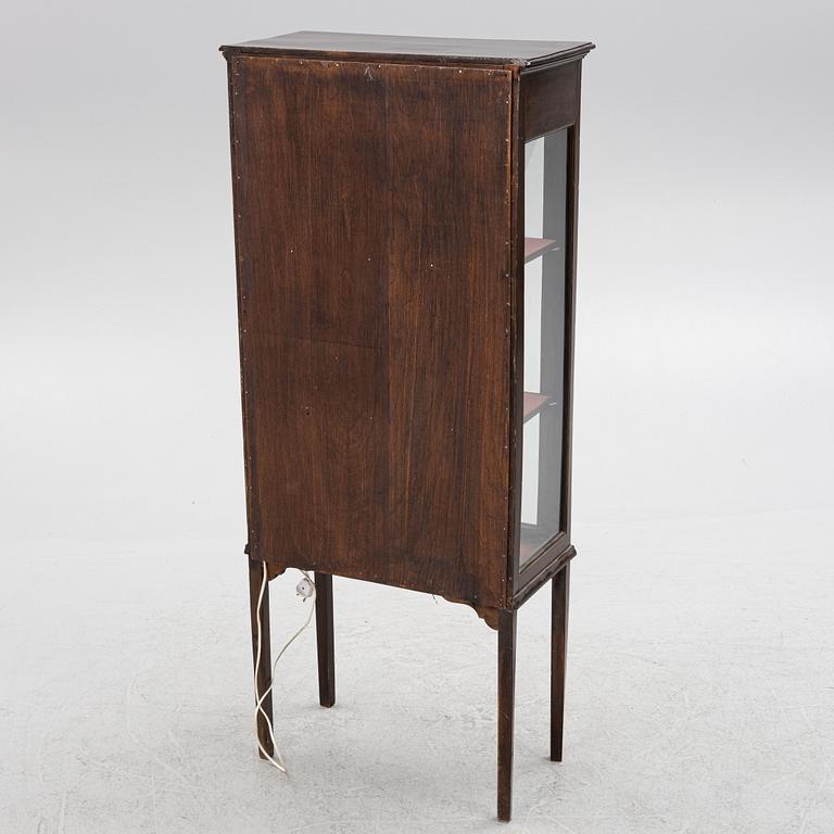 Display cabinet, around 1900.