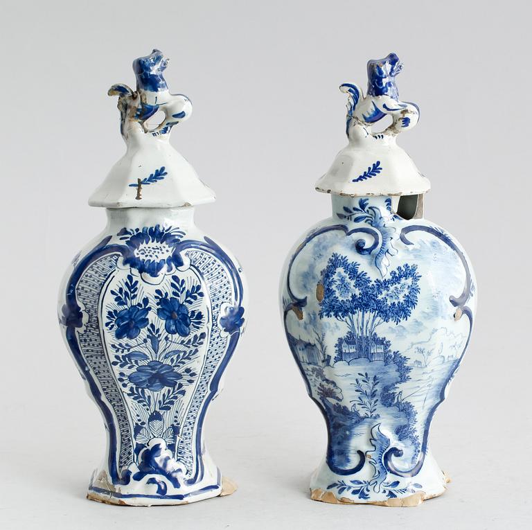 LOCKURNOR, 2 st, fajans, Delft, 1700-/1800-tal.