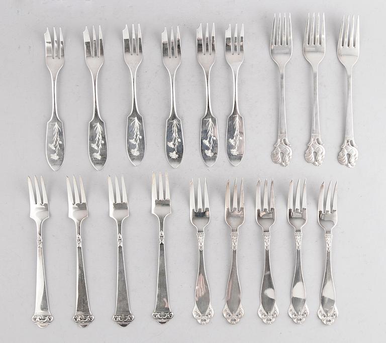 BESTICK, silver, 18 del, olika modeller. Vikt ca 365 g.