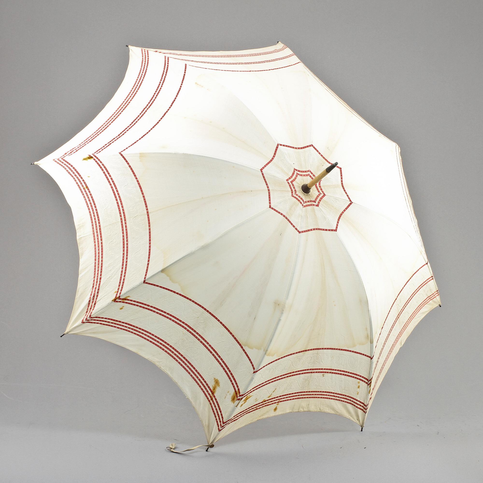 PARASOLLER, 8 st, samt DOMPTÖRPISKA, 1900-tal.