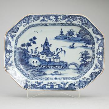 TERRINFAT, porslin, Kina, Qianlong (1736-1795).