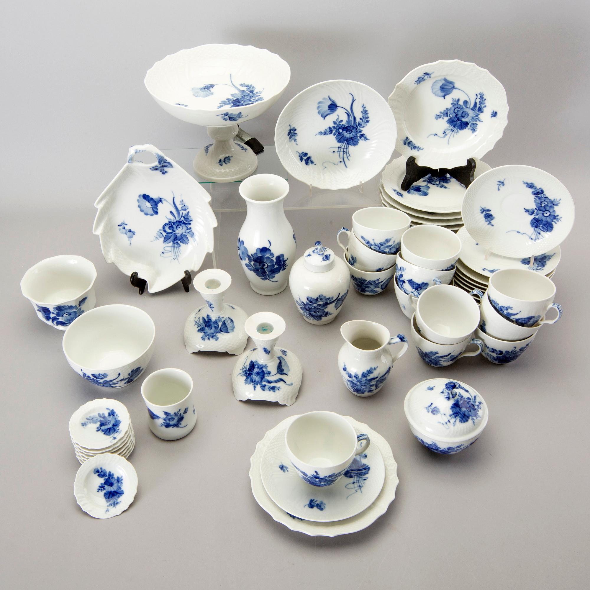 Royal Copenhagen, dinner service "Blue flower", 43 pcs Denmark mid / second half of the 20th century.