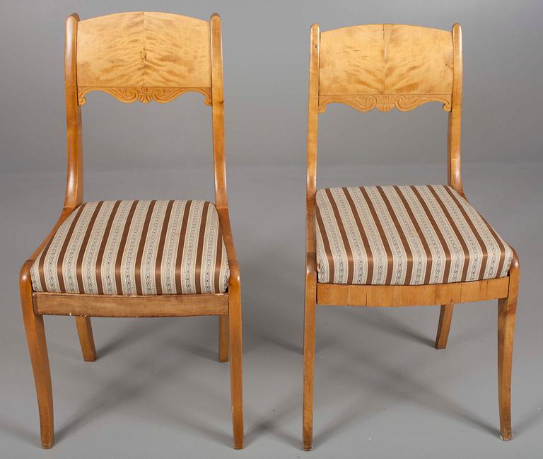 STOLAR, ett par snarlika, empire resp. empirestil, Finland 1800-talets första hälft resp. sekelskiftet 1900.