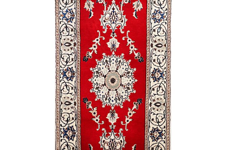 Gallerimatta, Nain, part silk, 9 laa, ca. 378 x 84 cm.
