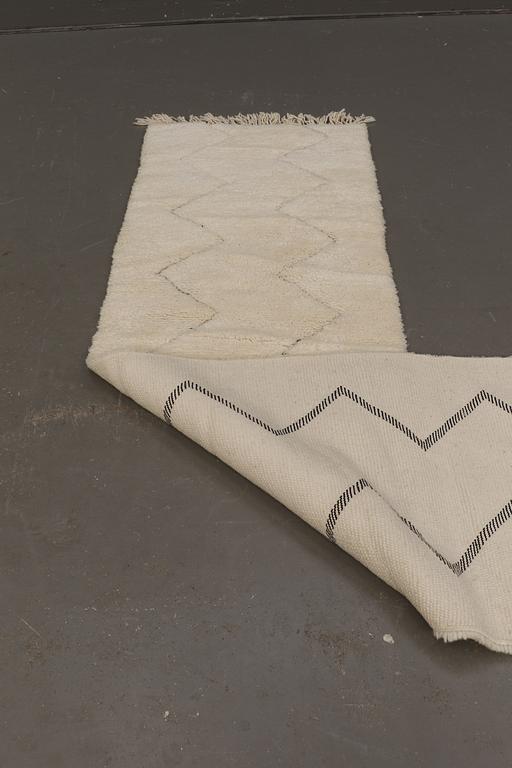 A Moroccan runner carpet, 290 x 70 cm.