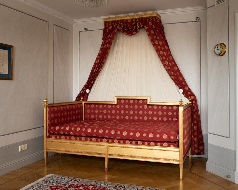 A gustavian style bed.