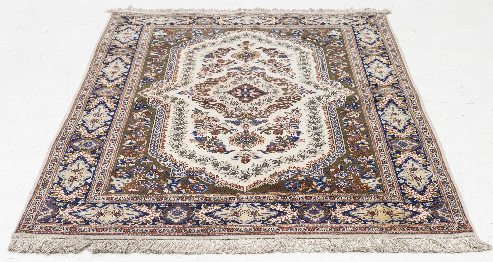 A Tabriz rug, c. 155 x 102 cm.