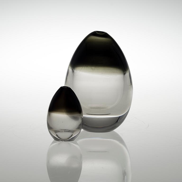 TIMO SARPANEVA, LASIVEISTOS, 2 KPL. Muna.  Sign. Timo Sarpaneva, Iittala 57 ja 58.