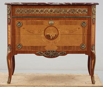 BYRÅ, gustaviansk stil, 1900-talets mitt.