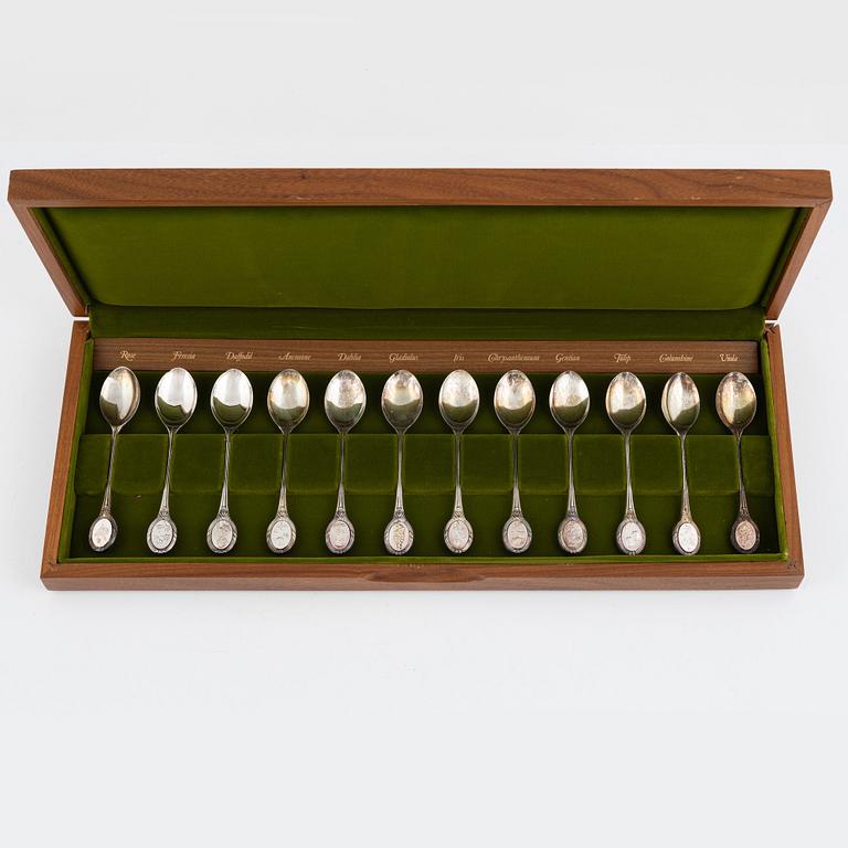 John Pinches Ltd, samlarskedar, 12 st, silver, Sheffield, England 1975.